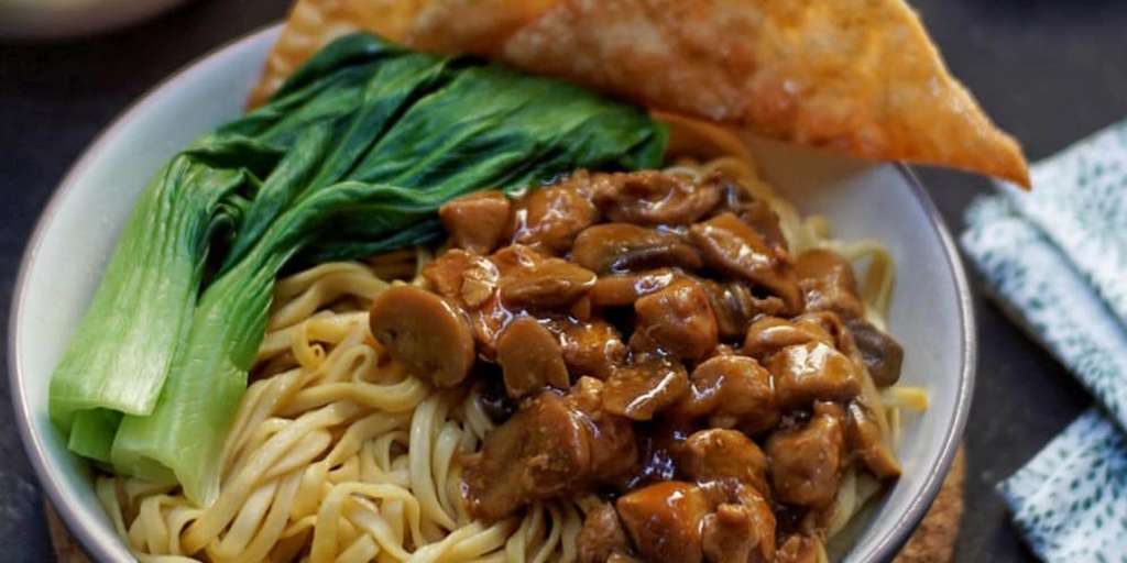 Mie Ayam Mangkok Pangsit: Kenikmatan Harian yang Tak Pernah Pudar di Cilacap